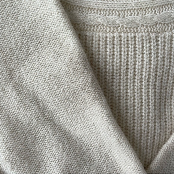 Crewcuts (J crew) soft wool sweater with appliqués - Picture 4 of 5